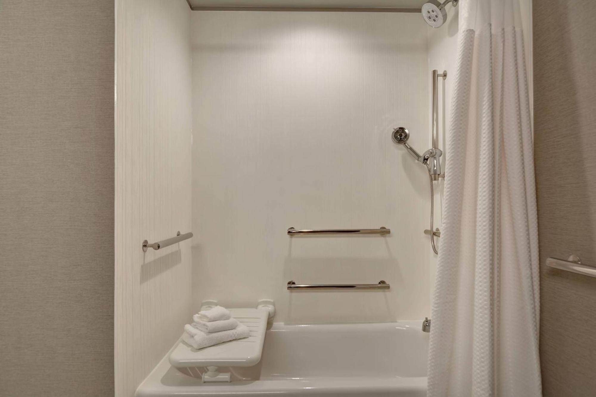คอร์ตยาร์ด แจ็คสัน เมดิสัน Hotel ภายนอก รูปภาพ