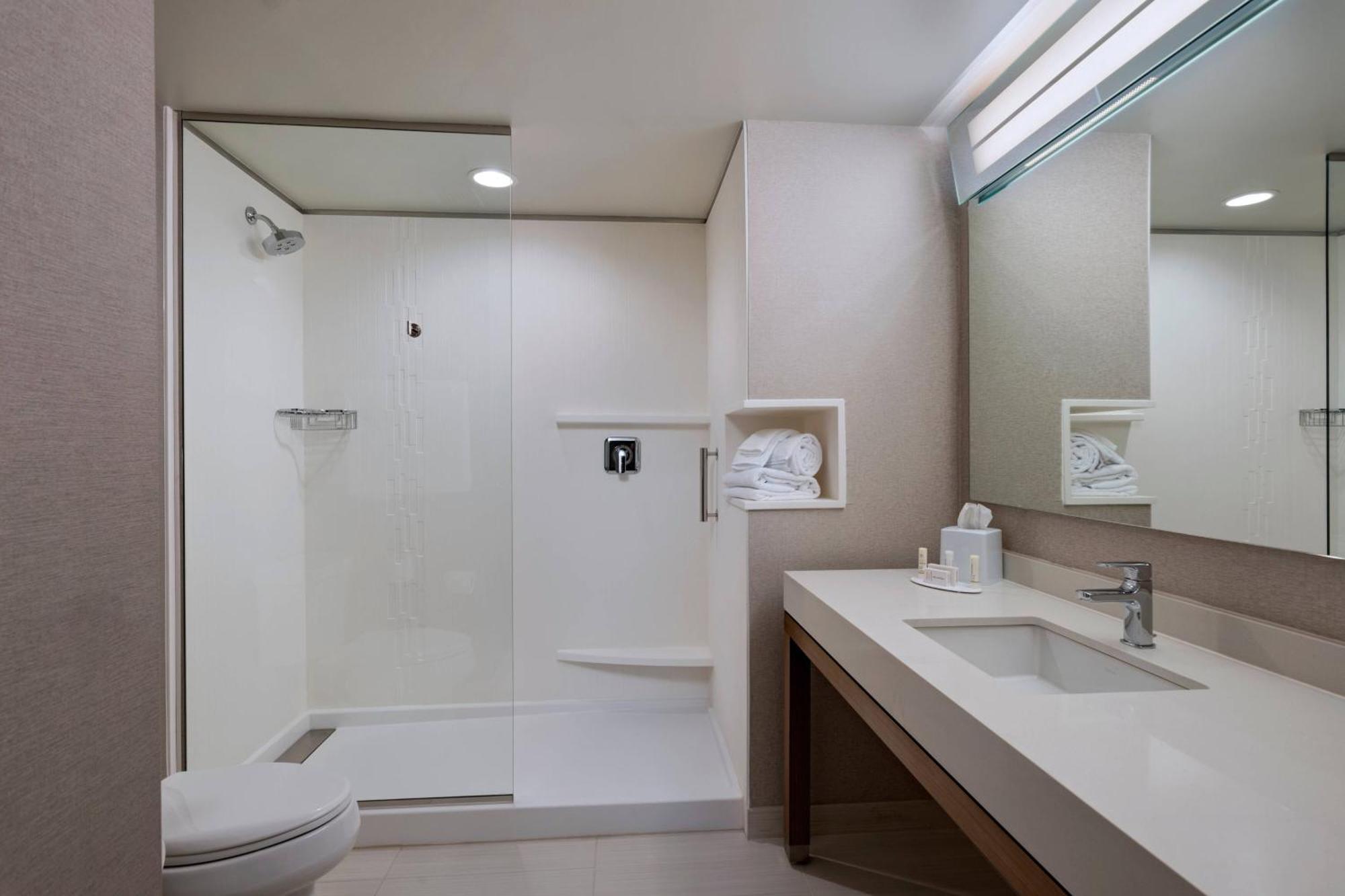 คอร์ตยาร์ด แจ็คสัน เมดิสัน Hotel ภายนอก รูปภาพ