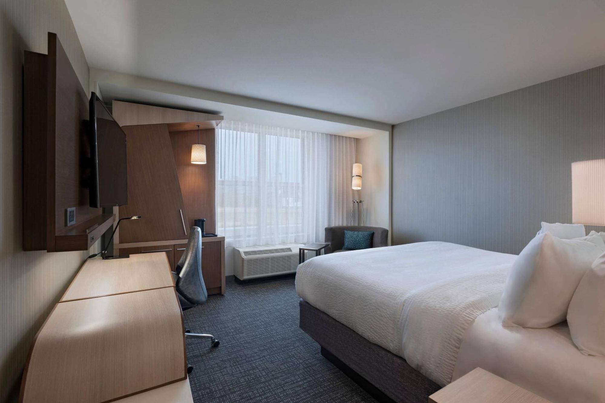 คอร์ตยาร์ด แจ็คสัน เมดิสัน Hotel ภายนอก รูปภาพ