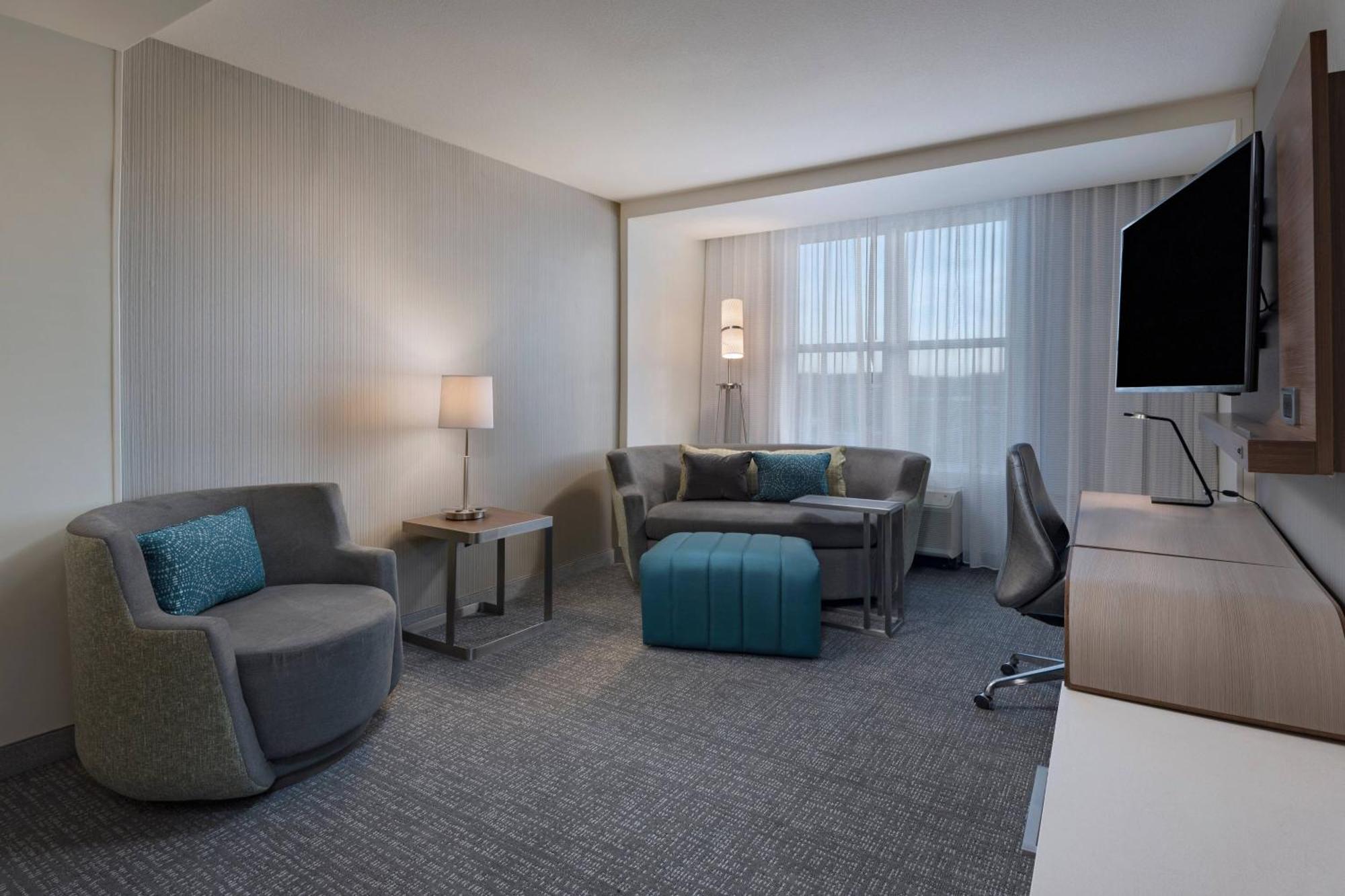 คอร์ตยาร์ด แจ็คสัน เมดิสัน Hotel ภายนอก รูปภาพ