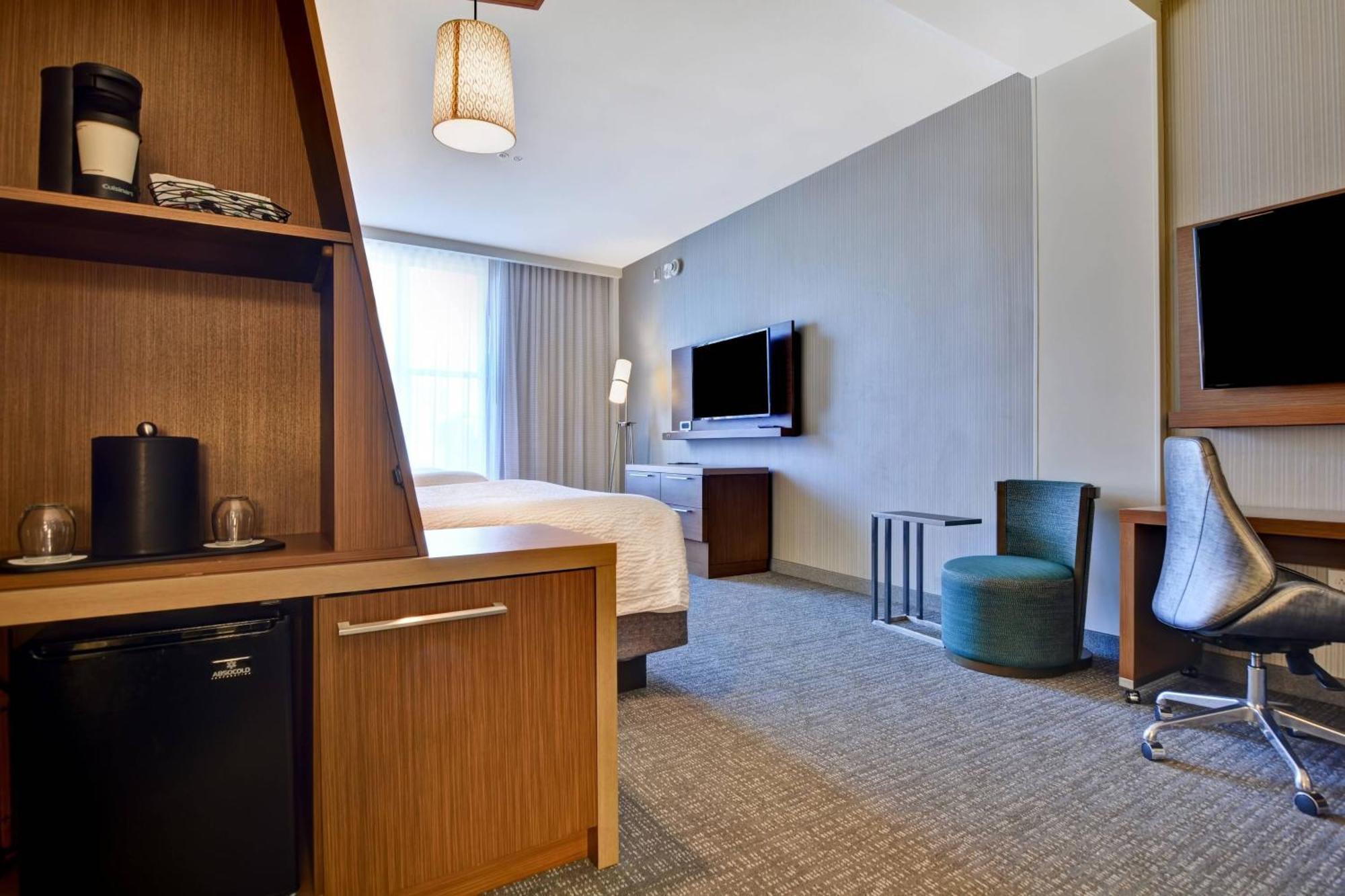 คอร์ตยาร์ด แจ็คสัน เมดิสัน Hotel ภายนอก รูปภาพ