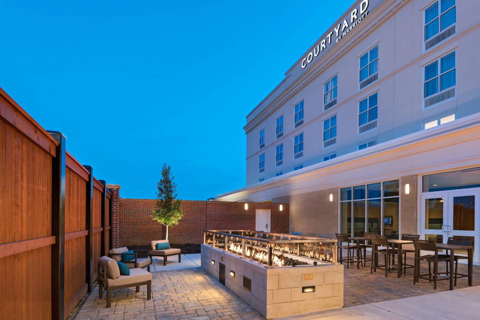 คอร์ตยาร์ด แจ็คสัน เมดิสัน Hotel ภายนอก รูปภาพ